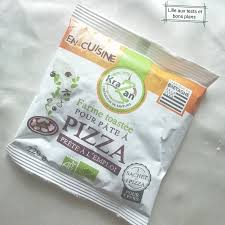 Realisation D Une Pizza Avec La Farine Toastee Pour Pate A Pizza Prete A L Emploi Bio Krazan Lille Aux Tests Et Bons Plans