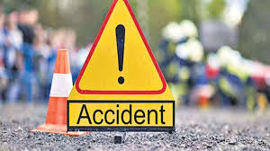 Odisha News: तीर्थयात्रियों से भरी बस के ट्रक से टकराने से तीन लोगों की मौत,  14 घायल | Odisha News: Three people died, 14 injured as a bus full of  pilgrims collided