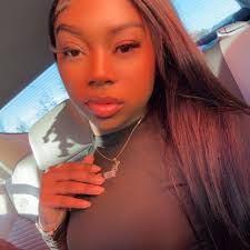 Yall seen the restaurant owner trying to embarrass the black couple & was  loud and wrong!!😑😤 CC