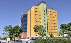 In this city, the destination of millions of pilgrims, rays of sunlight illuminate the building façades in summer and the rain creates a magical ambiance that overtakes the cobbled streets in winter. Hotel Campanile Madrid Alcala De Henares Alcala De Henares Madrid