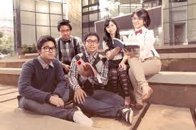 Mengusung tema maskulin, chen cs memesona dalam balutan kaus dan jaket lengkap dengan celana panjang. 87 Gambar Buku Tahunan Tema Vintage Kekinian Gambar Pixabay