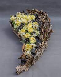 Herbs grown for seeds collect herb flowers just before full flower. Pin By Margarita Lizdenyte On Funeralne Flower Decorations Flowers Herbs