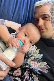Morto aos 34 anos, Aaron Carter estava sofrendo com perda da guarda do  filho e problemas financeiros, diz amigo
