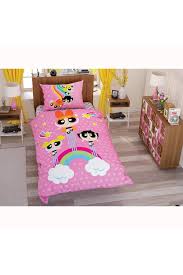 Çocuk nevresim takımı seçimini doğru yapmak, bebeğinizin ve sizin huzurlu bir gün geçirmenize yardımcı olur. Tac Lisansli Nevresim Takimi Tek Kisilik Power Puff Girl Stars Bebesso Bebek Kiyafetleri Bebek Modasi