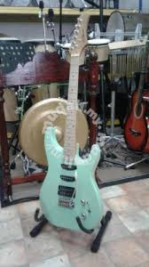 Merk gitar elektrik terbaik tentu sangat penting diketahui kamu yang memiliki jiwa seni tinggi. Gitar Elektrik Bajet Music Instruments Mudah My My Inkuiri Com