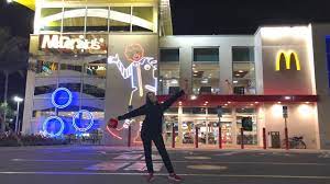 Visitando El Mcdonald S Mas Grande Del Mundo Youtube