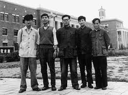 Sep 04, 2015 · 江泽民于1989年6月十三届四中全会上当选中共中央总书记，十三届五中全会上任中共中央军事委员会主席，1993年3月当选国家主席。 2002年11月卸任总书记，2003年3月卸任国家主席，2004年9月卸任中央军委主席。 æ±Ÿæ³½æ°' Wikiwand