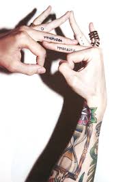 1001 Finger Tattoo Ideen Und Ihre Bedeutung