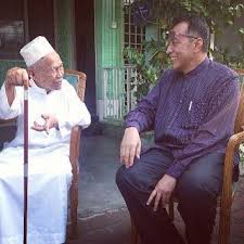 Husam Musa Yang Ditahan Polis Sabtu Lalu Di Kuala Lumpur Kemudian Dibawa Ke Kota Bharu Dibebaskan Lewat Petang Semalam Demikian Me Kuala Lumpur Persamaan Kota