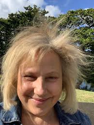 Tina Bateman's Instagram, Twitter & Facebook