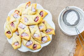 Scopri ricette, idee per la casa, consigli di stile e altre idee da provare. Kosicky Slovak Cookie Recipe Grandma Olga S Kolacky Recipe Allrecipes 43 Homemade Recipes For Bisquick Cookie From The Biggest Global Cooking Community Sambalado