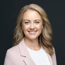 Lori Kemp's Instagram, Twitter & Facebook