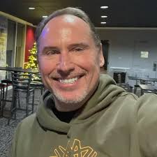 Bonito peinado bella expresión