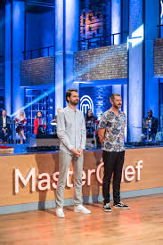 Con la conducción de santiago del moro, el formato éxito en el mundo tiene una nueva temporada en argentina, donde 16 participantes deberán realizar los más curiosos desafíos con tal. Jimi Blue Ochsenknecht Gegen Jochen Schropp Wer Gewinnt Am Montag Masterchef Celebrity Presseportal
