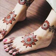 Here is a list of 51 simple mehndi design for kids curated by us to help you decide on the best design for your kid. Tasmim Blog Easy Simple Mehndi Designs For Legs For Kids