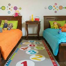 Fun Bright Colours In Unisex Kids Bedroom Ikea Rug And Bedding Decorar Habitacion Ninos Dormitorio De Los Ninos Habitaciones Compartidas Para Ninos