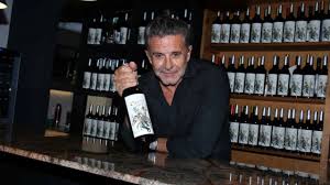 In 2000, he earned martín fierro award for his portrayal in television comedy campeones de la vida. El Vino De Osvaldo Laport Otro Famoso Que Se Lanza Al Mundo De Las Bodegas Cucinare