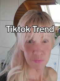 TikTok Spiegel Trend Symmetrisch