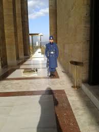Beyaz granit kaplı zemin üzerinde kıble yönünde sanduka yer almaktadır. Anitkabir Deki O Gizli Oda Boyle Goruntulendi Foto Galeri Star