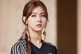 Rosé xinh như công chúa tại sự kiện, đeo phụ kiện tiền tỷ gây sốt