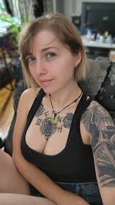 Arwen Datnoid - Free nude pics, galleries & more at Babepedia