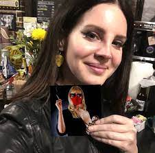 Il personaggio di myss keta nasce ad agosto 2013 da un'idea del collettivo motel forlanini, interessato a cogliere lo zeitgeist della cultura underground di milano. M Ss Fucking Keta Stan On Twitter Lana Del Rey Bought Una Vita In Capslock In An Interview She Was Asked Lana Do You Like Myss Keta Let S Just Say My Pussy Tastes