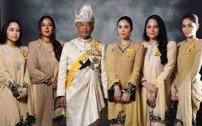 From wikipedia, the free encyclopedia. Cantik Bijak Kenali Puteri Puteri Raja Pahang Gempak