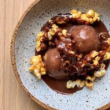 Pop Corn Caramelise Sauce Chocolat De Cyril Lignac Recette En 2020 Alimentation Meilleur Recette Recette
