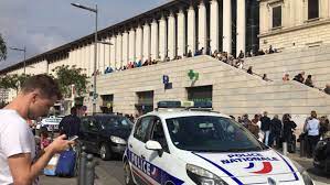 Le journal la provence évoque la mort d'un passant attaqué. Marseille Deux Passantes Tuees Dans Une Attaque Au Couteau L Assaillant Abattu