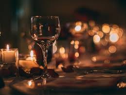 Das zimmer für ein romantisches abendessen, sicher sein, aufzuräumen. Candle Light Dinner Ganymed Brasserie