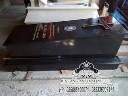 Model kuburan designarsitektur com model kuburan 2020 dapatkan ragam kumpulan ide untuk model kuburan 2020 dari berbagai model melalui situs designarsitektur com salah satunya bisa anda dapatkan dibawah ini desain rumah type 60 model minimalis sederhana modern terbaru bentuk atap rumah adat toraja rumah oliv sumber : Model Kuburan Katolik Terbaru Model Kuburan Kristen Modern Model Kuburan Kristen Granit Tombstone Desain