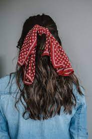 Succombez à ce motif tendance en petites touches ou en total look. Comment Mettre Bandana Tendance Femme Language Fr Comment Mettre Porter Bandeau Cheveux Bandana Cheveux