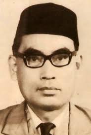 Umno, dipimpin oleh tokoh moderat yang kharismatik tunku abdul rahman, bersama mca dan malayan indian congress kemudian berkoalisi dan memenangkan pemilihan legislatif nasional pada tahun 1955. Pusara Pejuang Kemerdekaan Malaysia Di Taiping