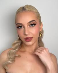 Ruth Medrano's Instagram, Twitter & Facebook