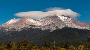 710+ Mount Shasta Cloud Stock Photos ...