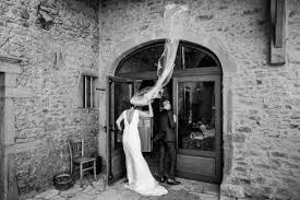 Every wedding it's a self standing micro world and for this reason for everyone deserve due attention. William Lambelet Photographes De Mariage En France