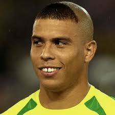 Io che cerco di convincere la gente che Nunez con i capelli corti spaccherà  : r/LiverpoolFC