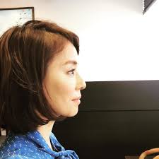 逃げ恥に出ている石田ゆり子さんが可愛いと絶賛されています 奇跡の４０代とも言われていますよね そんな ゆりちゃん の髪型を真似したいという方も多いのではないでしょうか 今回は美容師目線で詳しく石田ゆり子さんの髪型について解説したいと思います