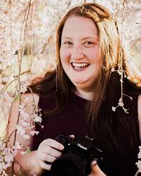 Hey there! 👋🏼 I realized the other day that I have never done an  introduction of myself for my followers