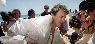 Außenminister kouchner erklärt, wie die französische diplomatie zurück auf die weltbühne kam. Interview With Bernard Kouchner Flying Over Africa
