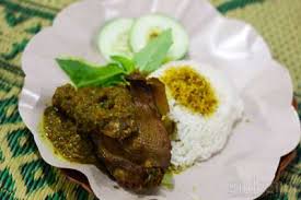 Nah, itulah mengapa masakan bebek yang satu ini bisa menjadi masakan khas dari kota madura ini. Bebek Tepi Jalan Bumbu Hitam Rempahnya Bikin Ngidam Yogya Gudegnet