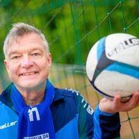 Trainer Jürgen Meier feiert den ersten Sieg mit Westfalia