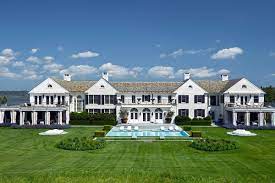 The Fashionable Life Lightness Of Being Hampton Mansion Hamptons House Mansions