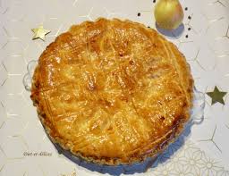 Galette Des Rois A La Frangipane Poires Et Pepites De Chocolat En 2021 Galette Des Rois Frangipane Galette Des Rois Galette