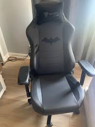 Like the omega, it comes in 26 style variants, including four fabric models. Secretlab Titan 2020 Gaming Chair Dark Knight Edition Secretlab