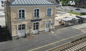 Centre de montauban, appartement type 1bis 40m² environ, 1er étage, entrée, séjour +kitchenette équipée, 1 chambre, salle. Gare De Montauban De Bretagne