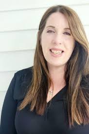 Julie Patten's Instagram, Twitter & Facebook