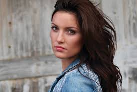 Murfreesboro Mainstay Hunter Girl Goes Hollywood (and Hawaiian) with  American Idol