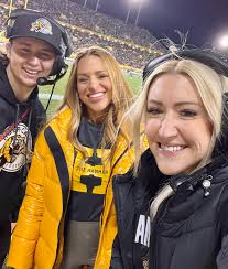 Team work makes the dream work. 💫 Best job, best community, best moments.  Thank you for another incredible season at @timhortonsfield 🍩📦 It's truly  an honour to host Gameday