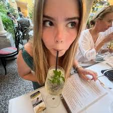 lucy (@lucy.cochran)